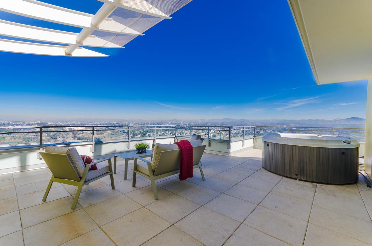 Apartment Downtown 3500sqft Penthouse With Private Rooftop Jacuzzi *