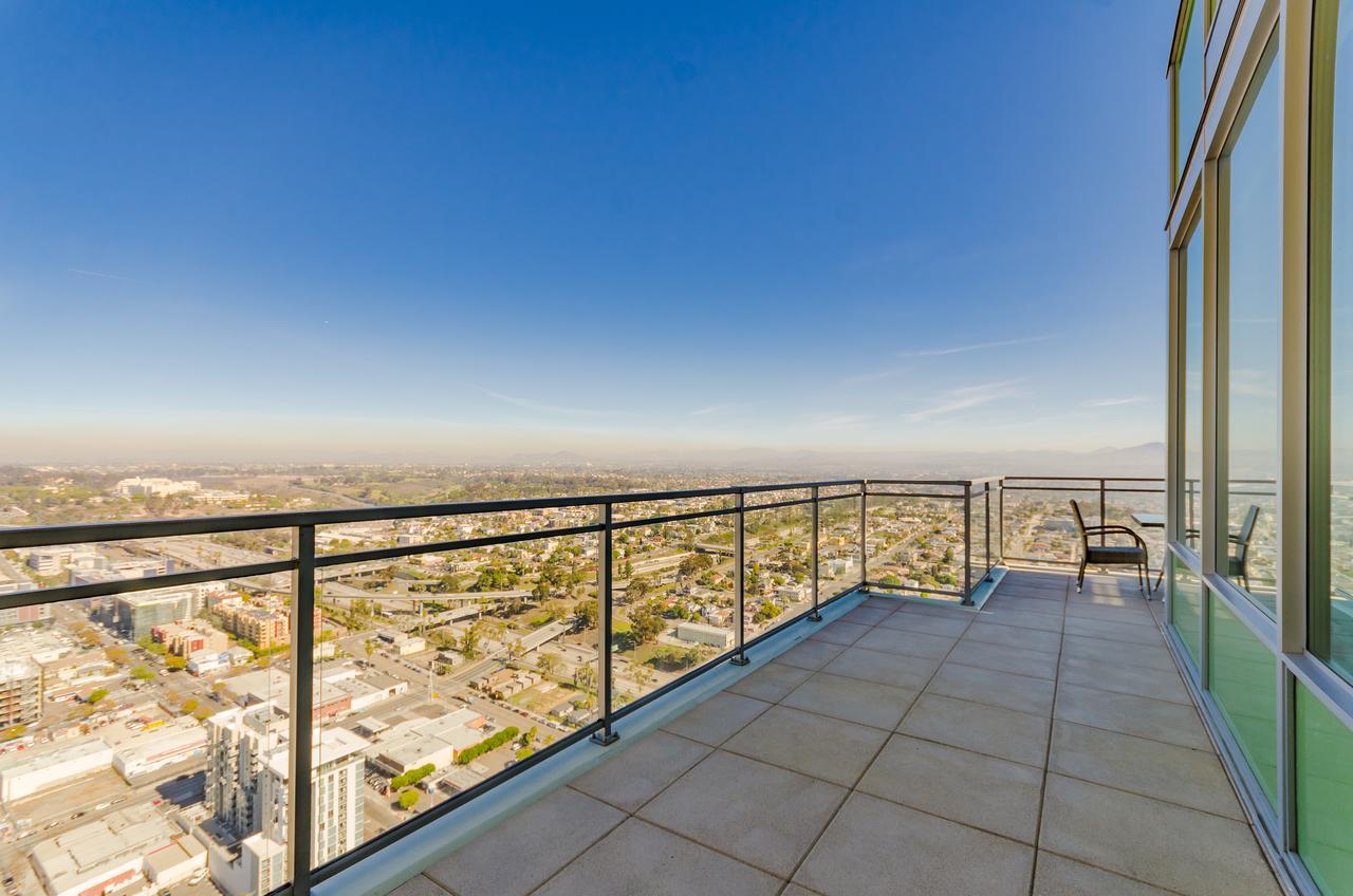 Downtown 3500sqft Penthouse With Private Rooftop Jacuzzi *